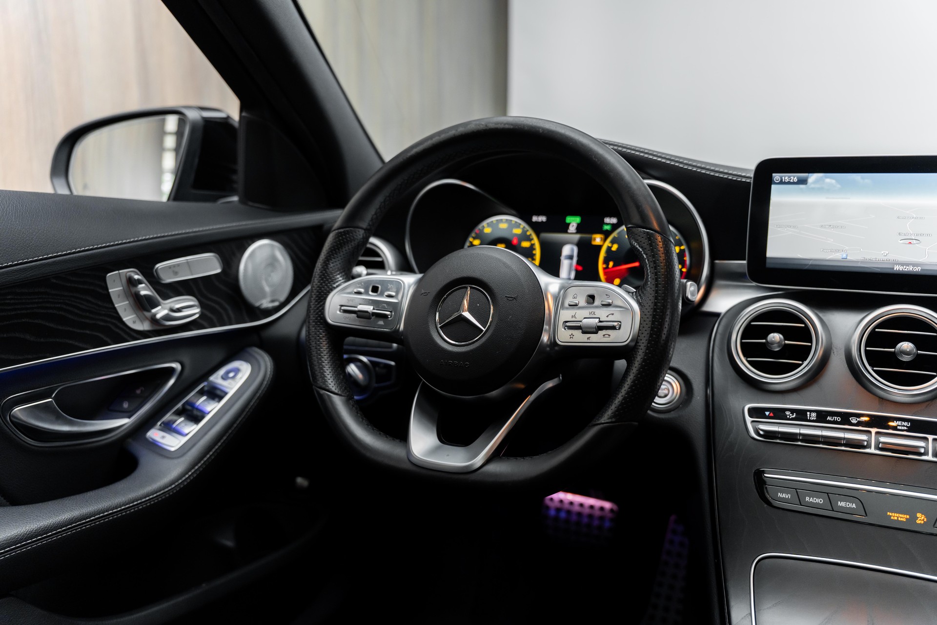 MERCEDES-BENZ C 200 Swiss Star AMG Line 4M 9G-Tronic-image-18