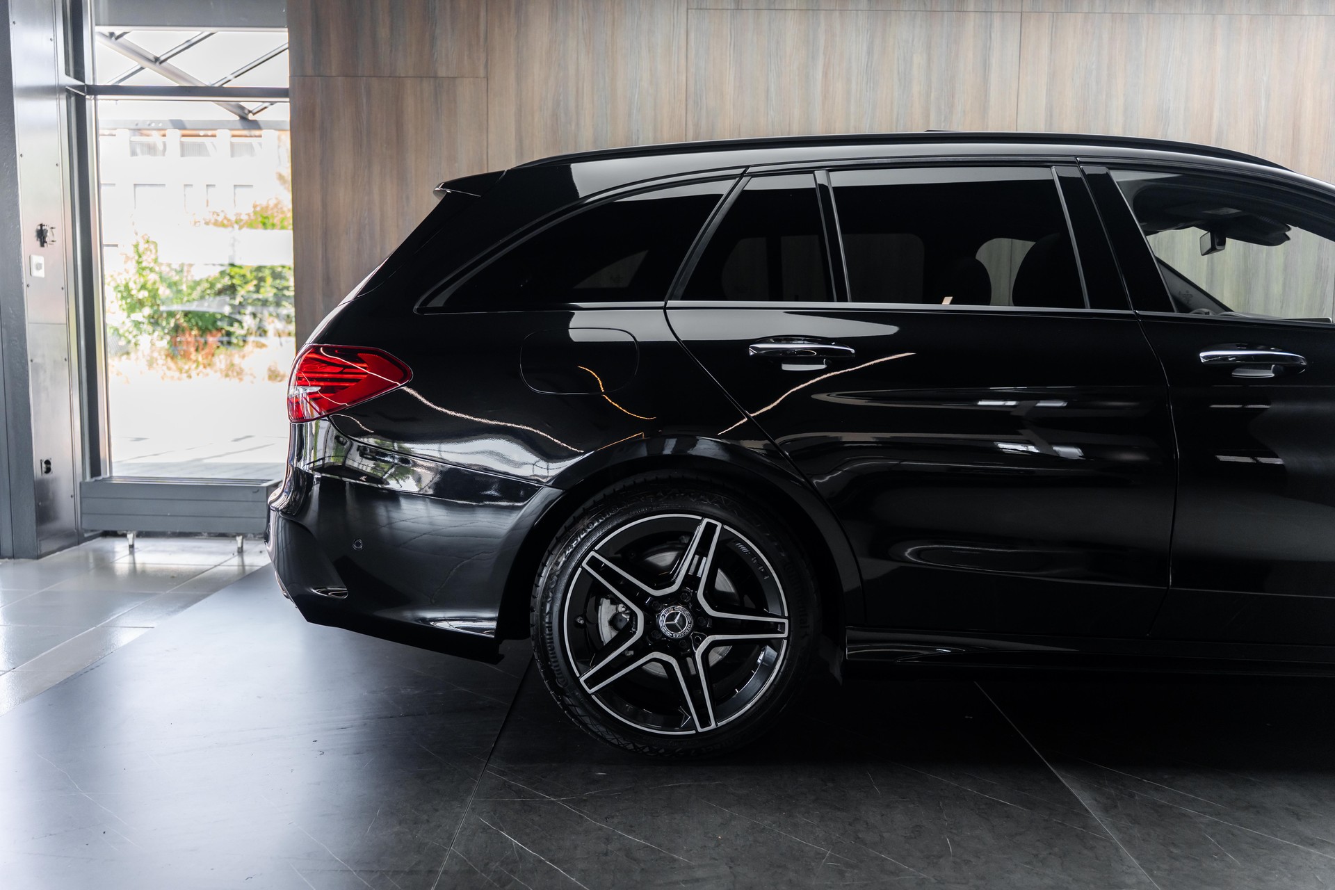 MERCEDES-BENZ C 200 Swiss Star AMG Line 4M 9G-Tronic-image-30