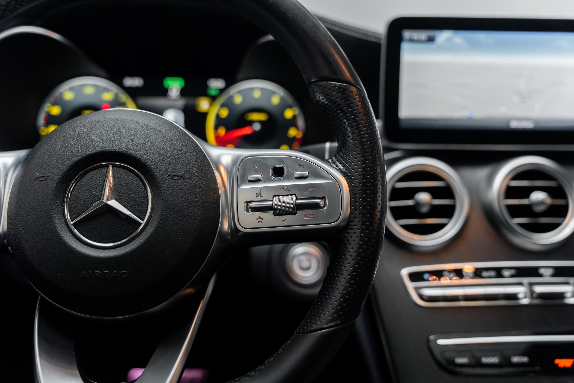 MERCEDES-BENZ C 200 Swiss Star AMG Line 4M 9G-Tronic-image-19