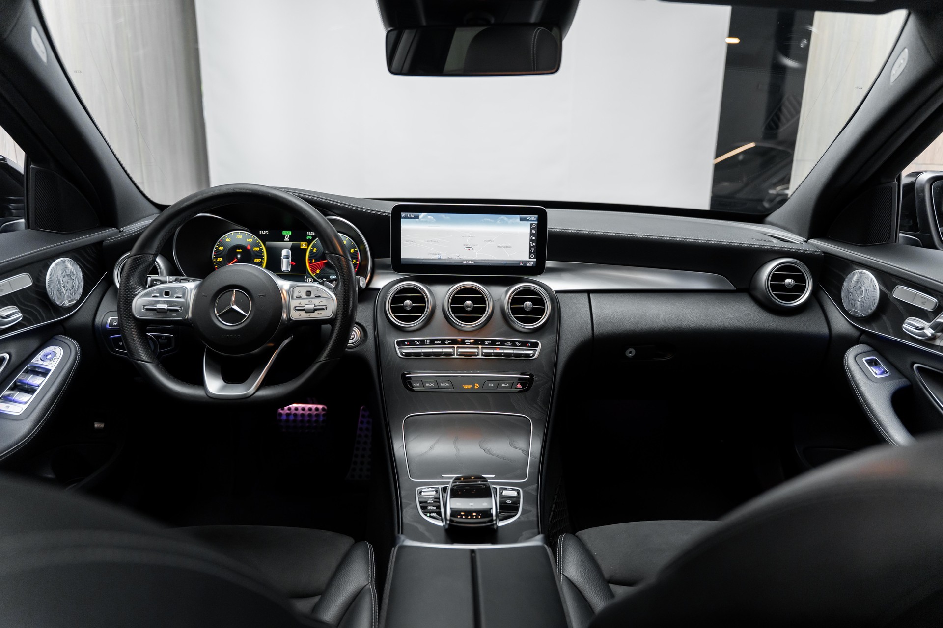 MERCEDES-BENZ C 200 Swiss Star AMG Line 4M 9G-Tronic-image-2