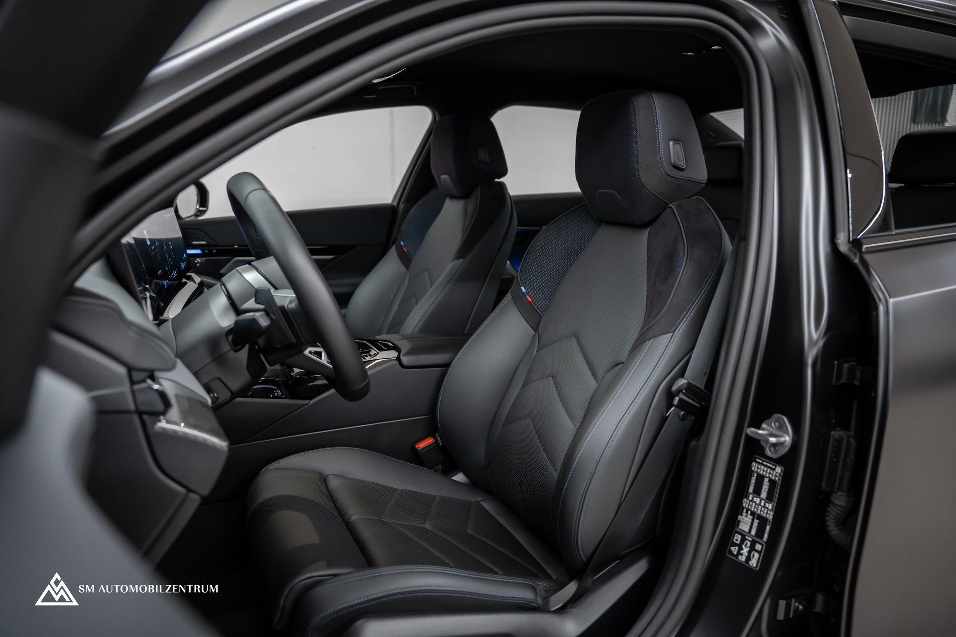 BMW 540d xDrive 48V M Sport / Frozen Grey / Sitzbelüftung / Head Up / 360° / Werksgarantie-image-19
