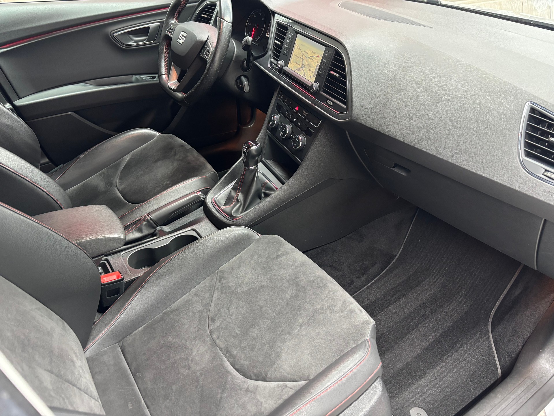 SEAT Leon ST 2.0 TDI FR Line 4Drive-image-9
