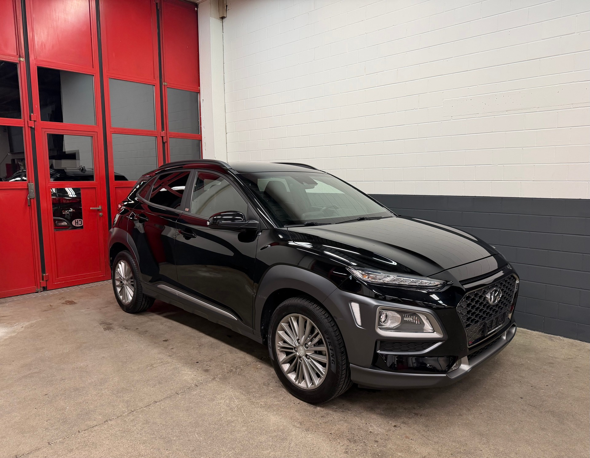 HYUNDAI Kona 1.6 T-GDi Amplia 4WD DCT //NEU AB MFK!-image-0
