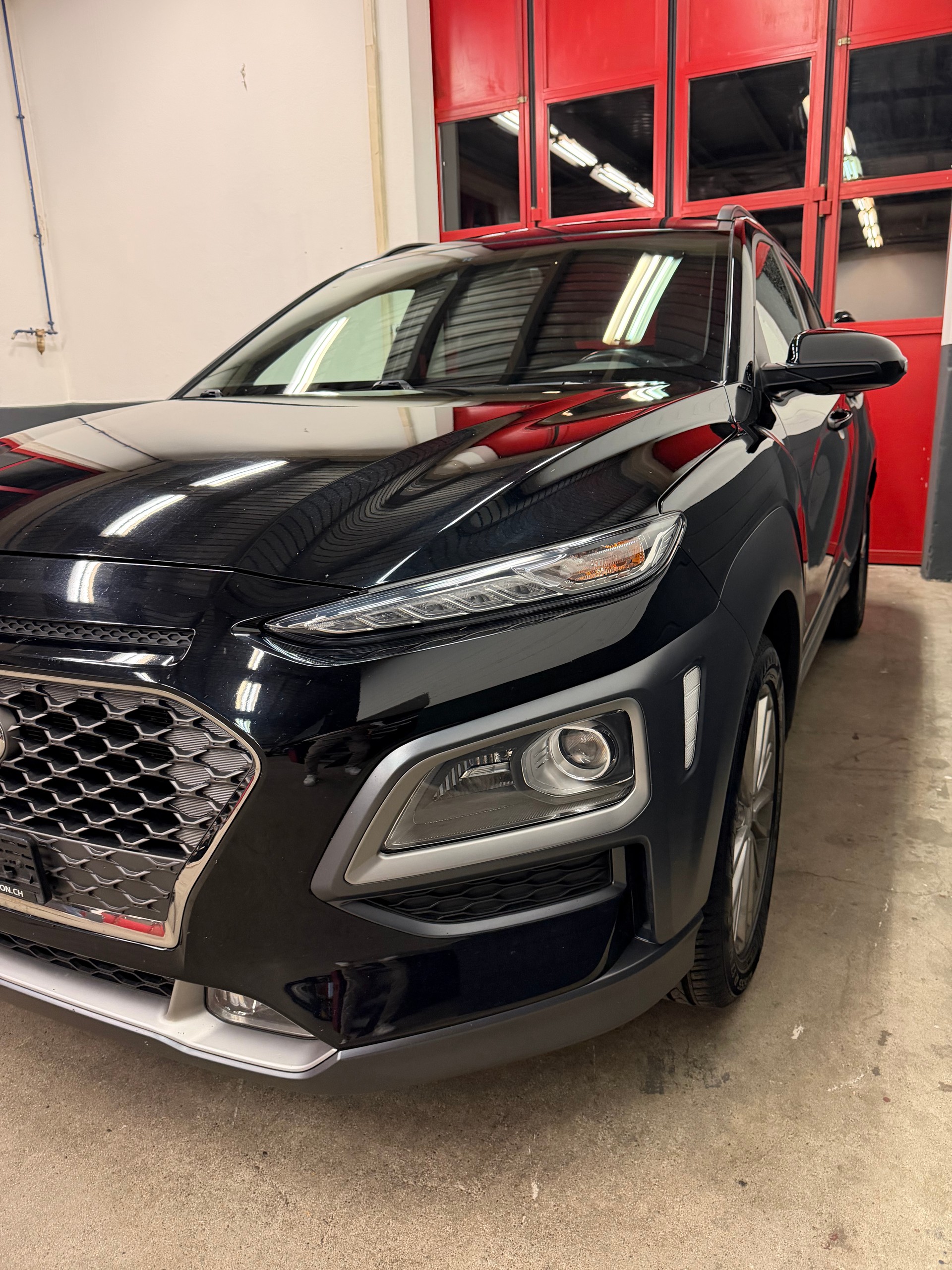 HYUNDAI Kona 1.6 T-GDi Amplia 4WD DCT //NEU AB MFK!-image-2