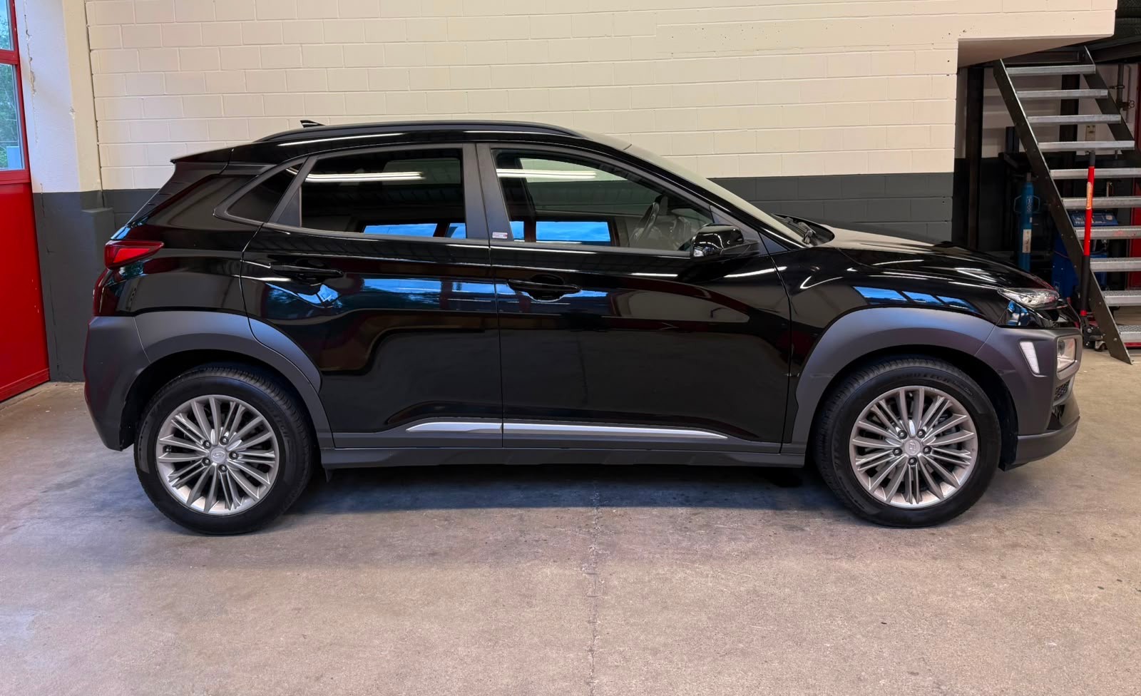 HYUNDAI Kona 1.6 T-GDi Amplia 4WD DCT //NEU AB MFK!-image-4