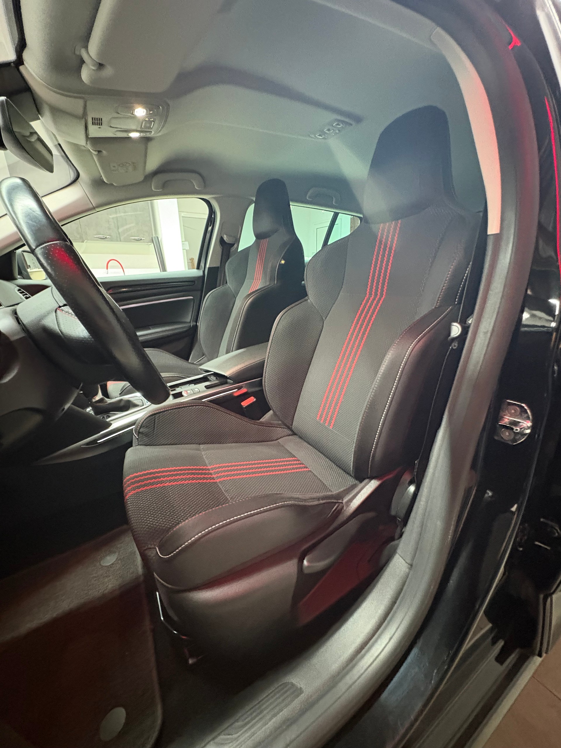 RENAULT Mégane Grandtour 1.3 16V R.S. Line EDC-image-8