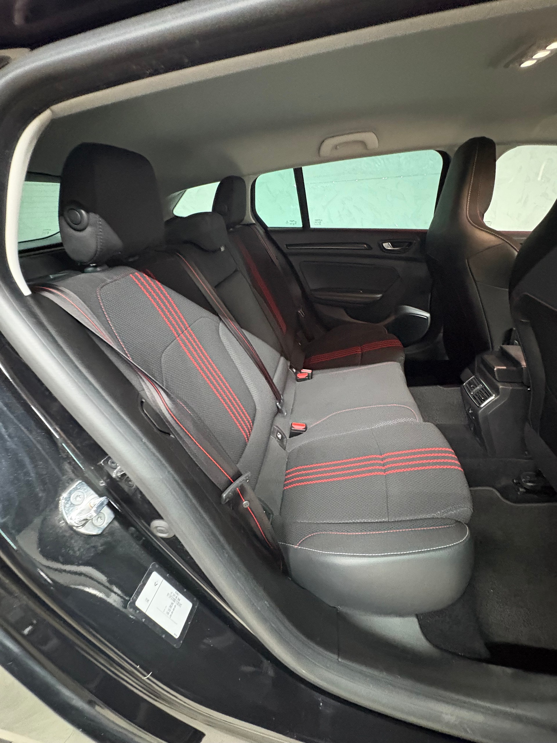 RENAULT Mégane Grandtour 1.3 16V R.S. Line EDC-image-9