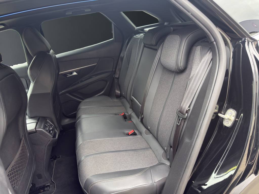 PEUGEOT 3008 1.2 PureTech GT Line-image-8