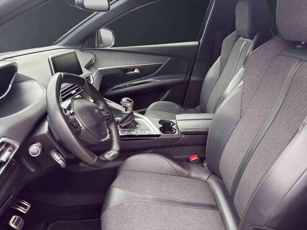 PEUGEOT 3008 1.2 PureTech GT Line-image-7