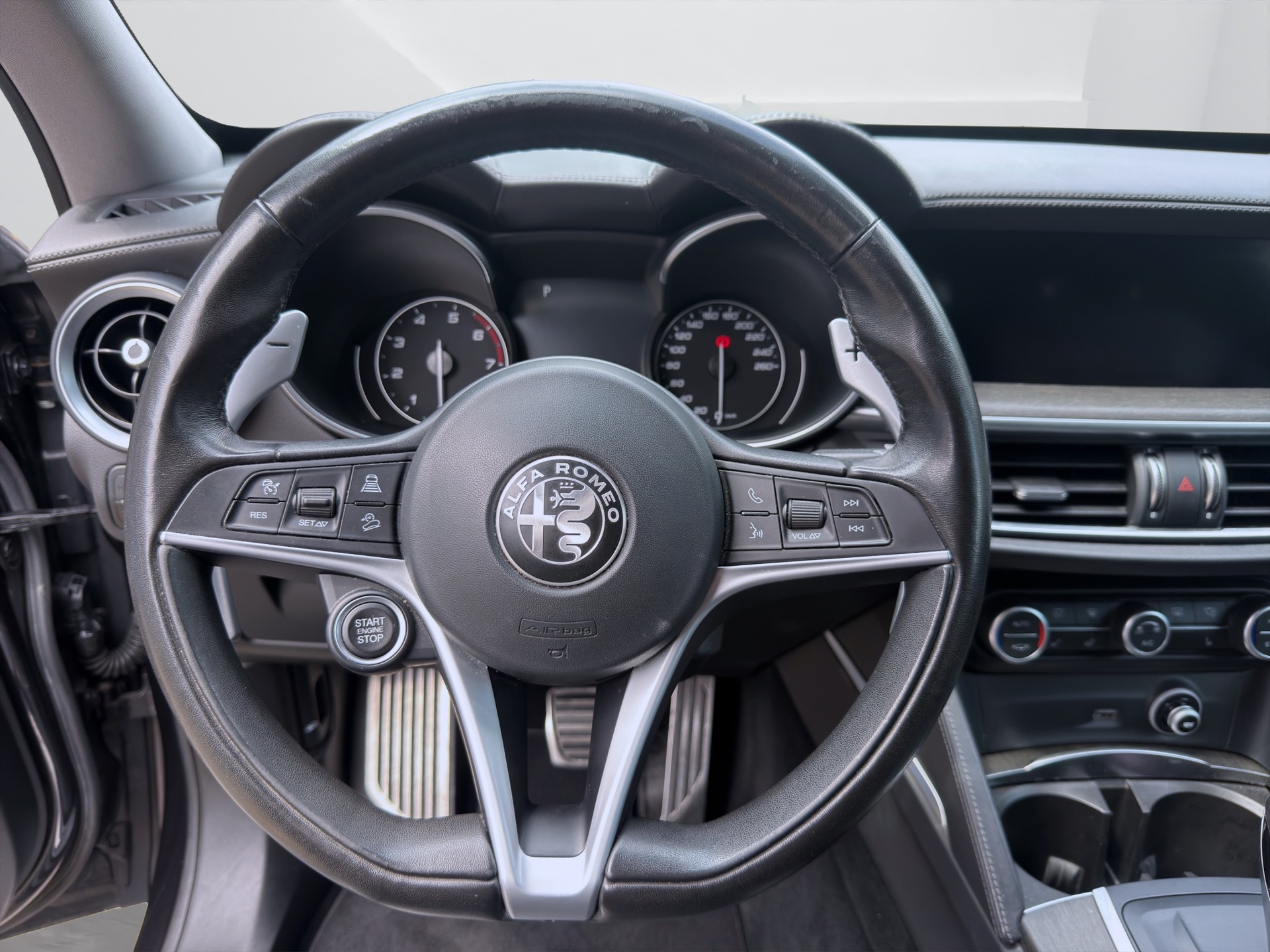 ALFA ROMEO Stelvio 2.0 Executive Q4 Automatic-image-14