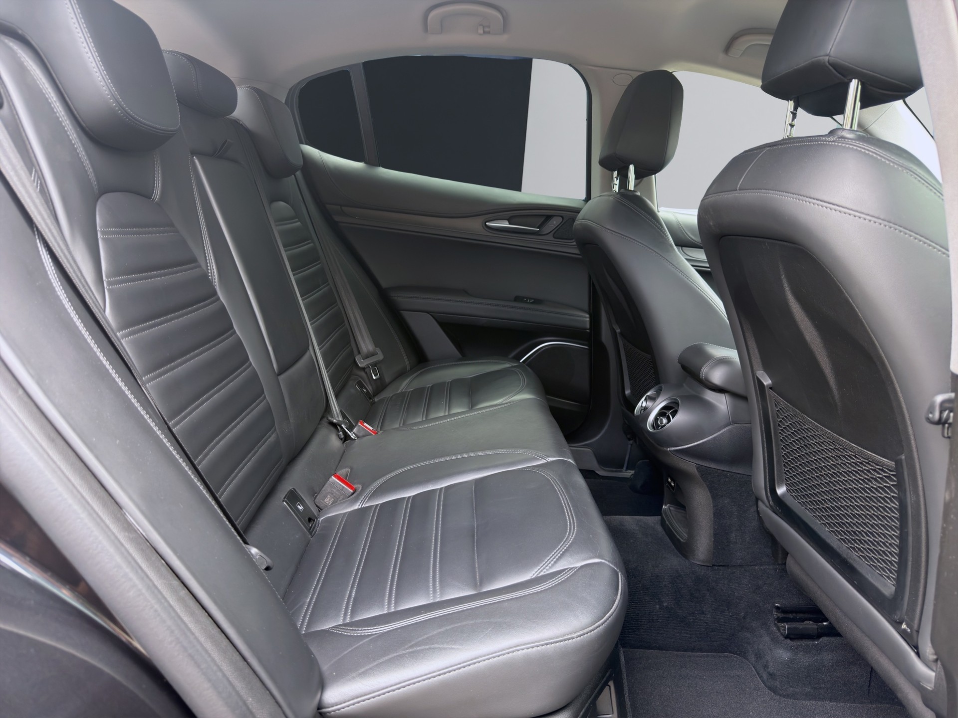 ALFA ROMEO Stelvio 2.0 Executive Q4 Automatic-image-18