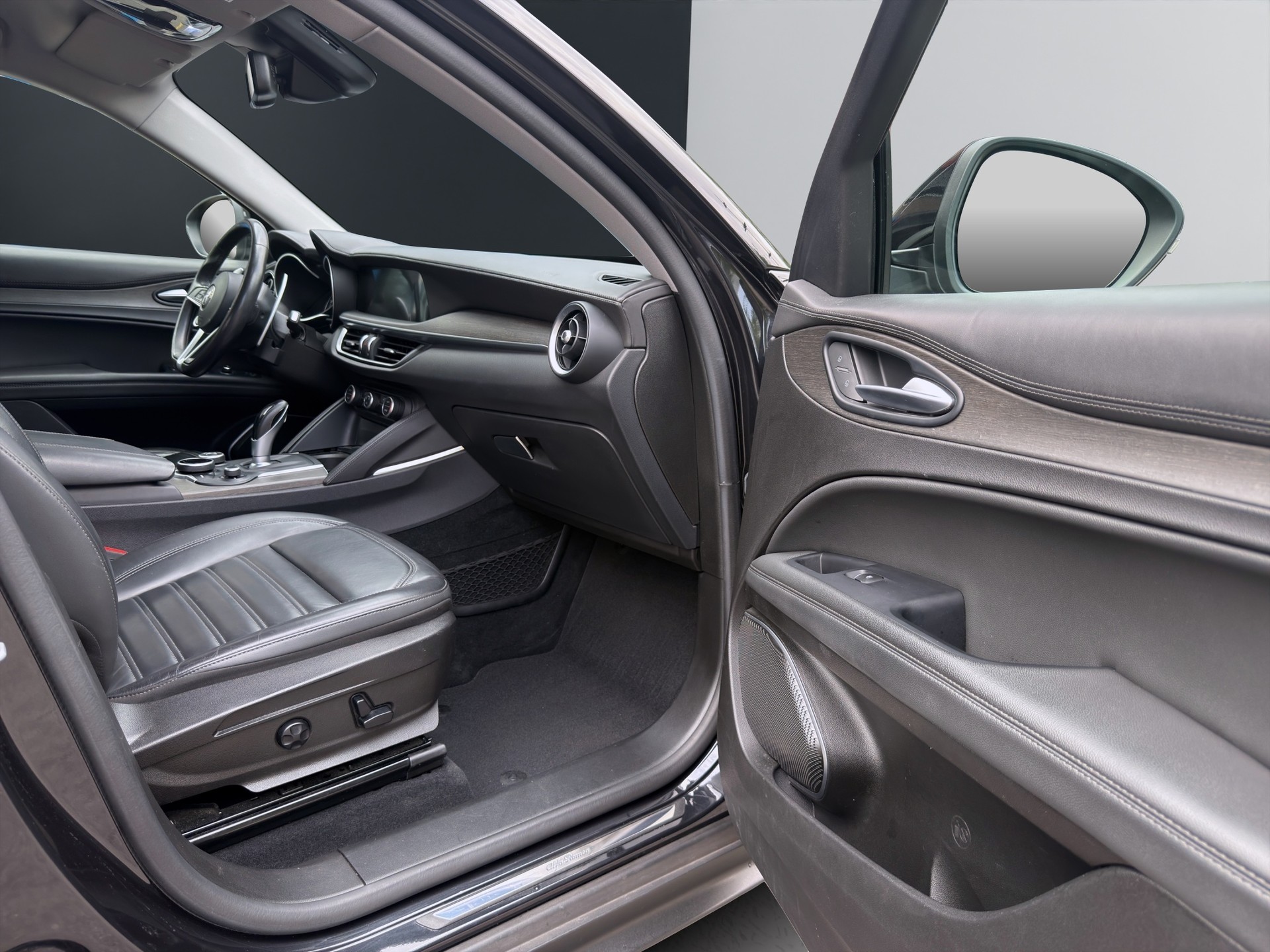 ALFA ROMEO Stelvio 2.0 Executive Q4 Automatic-image-19
