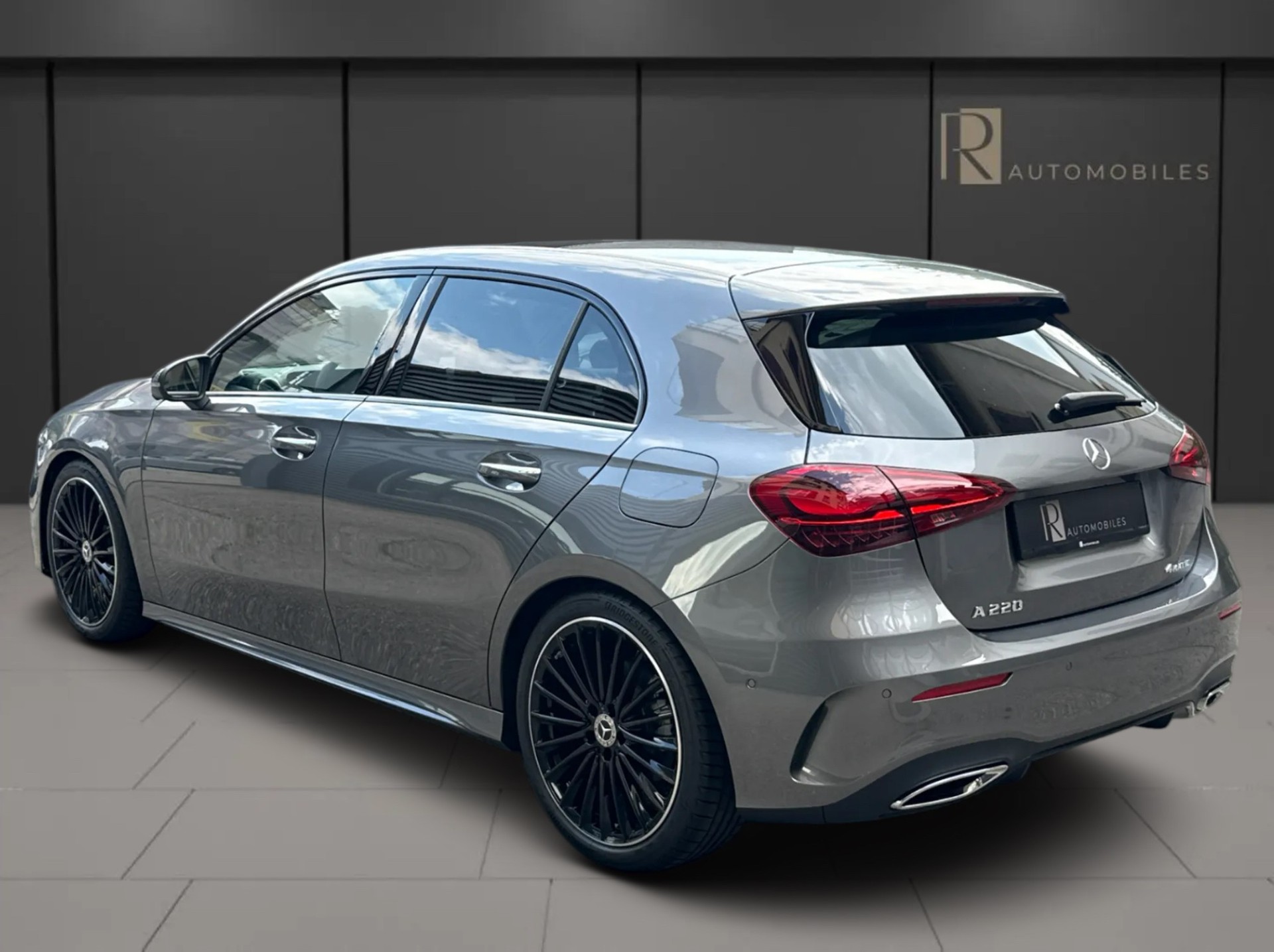 MERCEDES-BENZ A 220 4Matic 8G-DCT-image-4