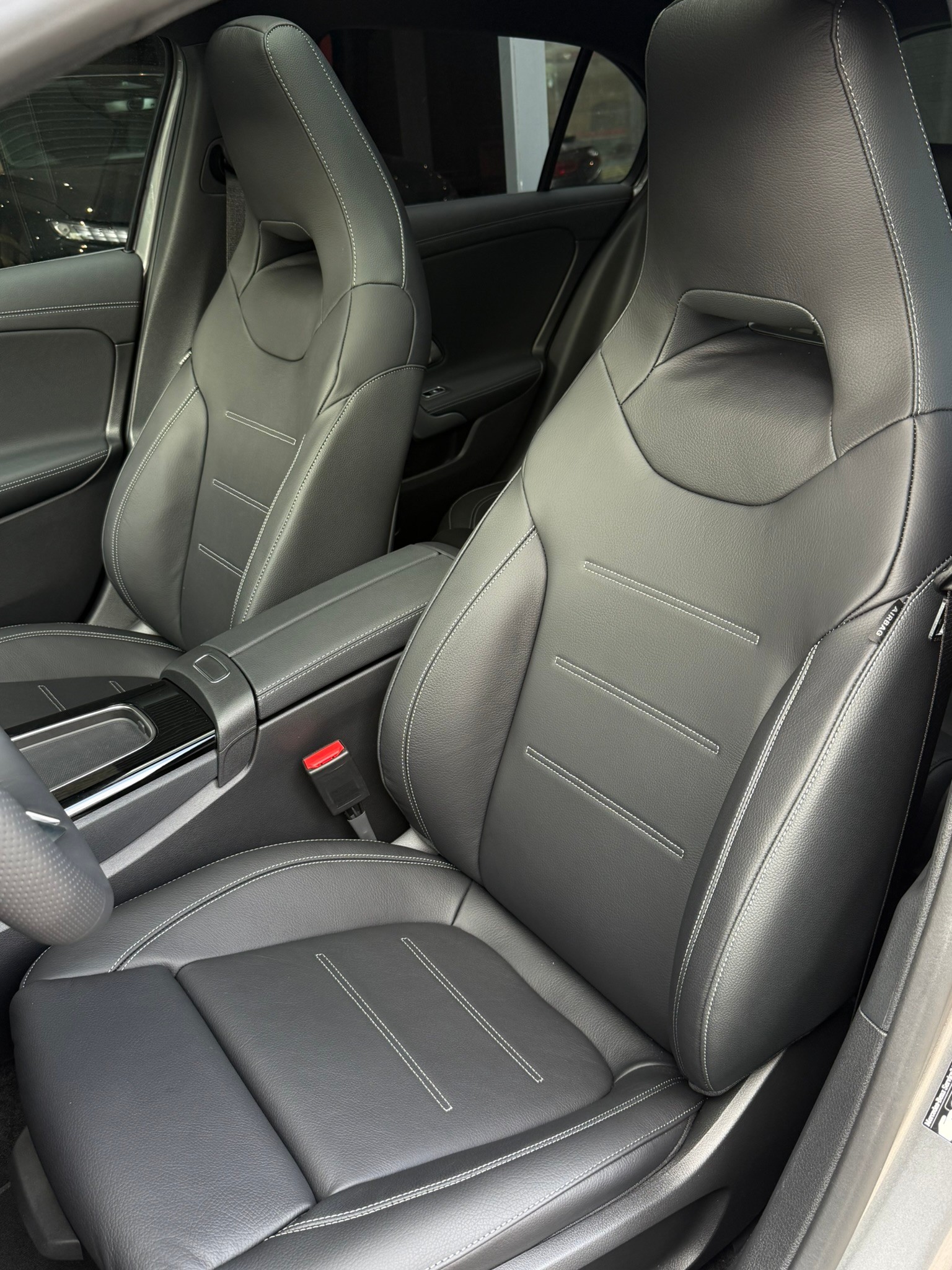 MERCEDES-BENZ A 220 4Matic 8G-DCT-image-11