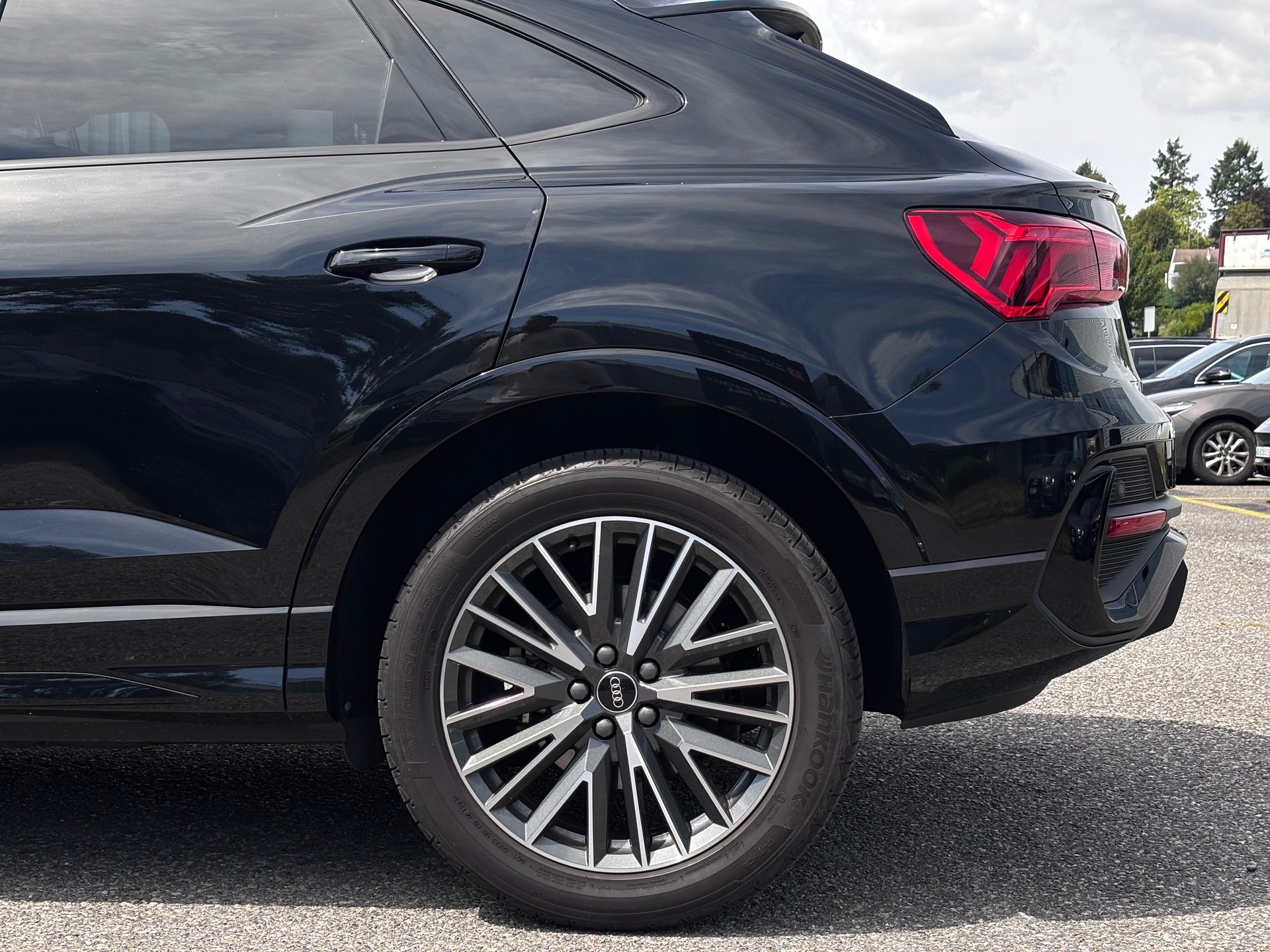 AUDI Q3 Sportback 45 TFSI S line quattro S-tronic-image-9