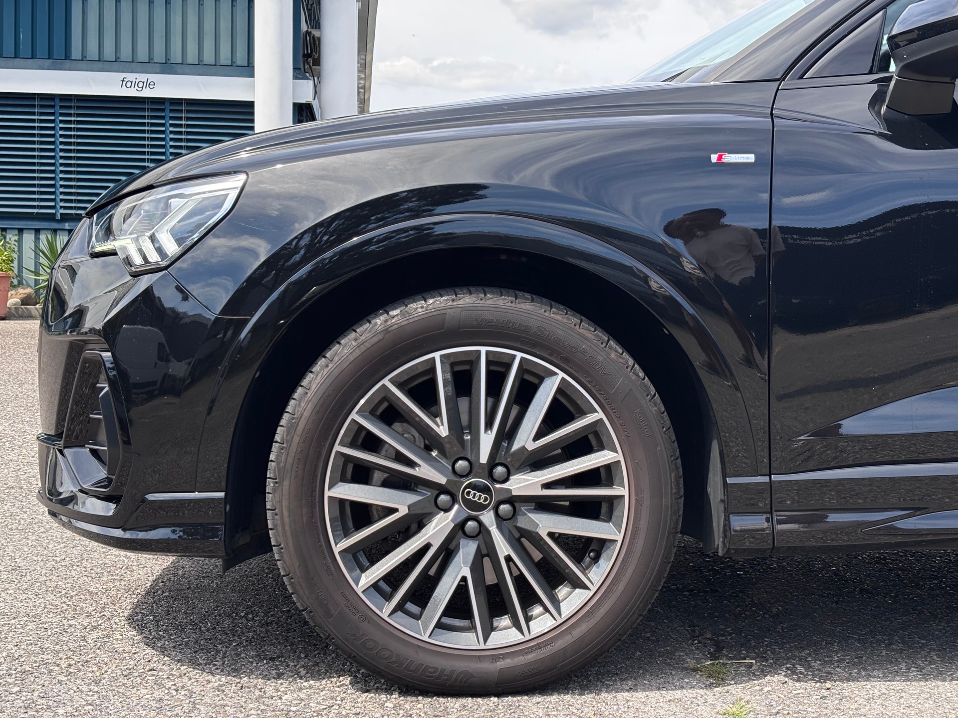 AUDI Q3 Sportback 45 TFSI S line quattro S-tronic-image-8