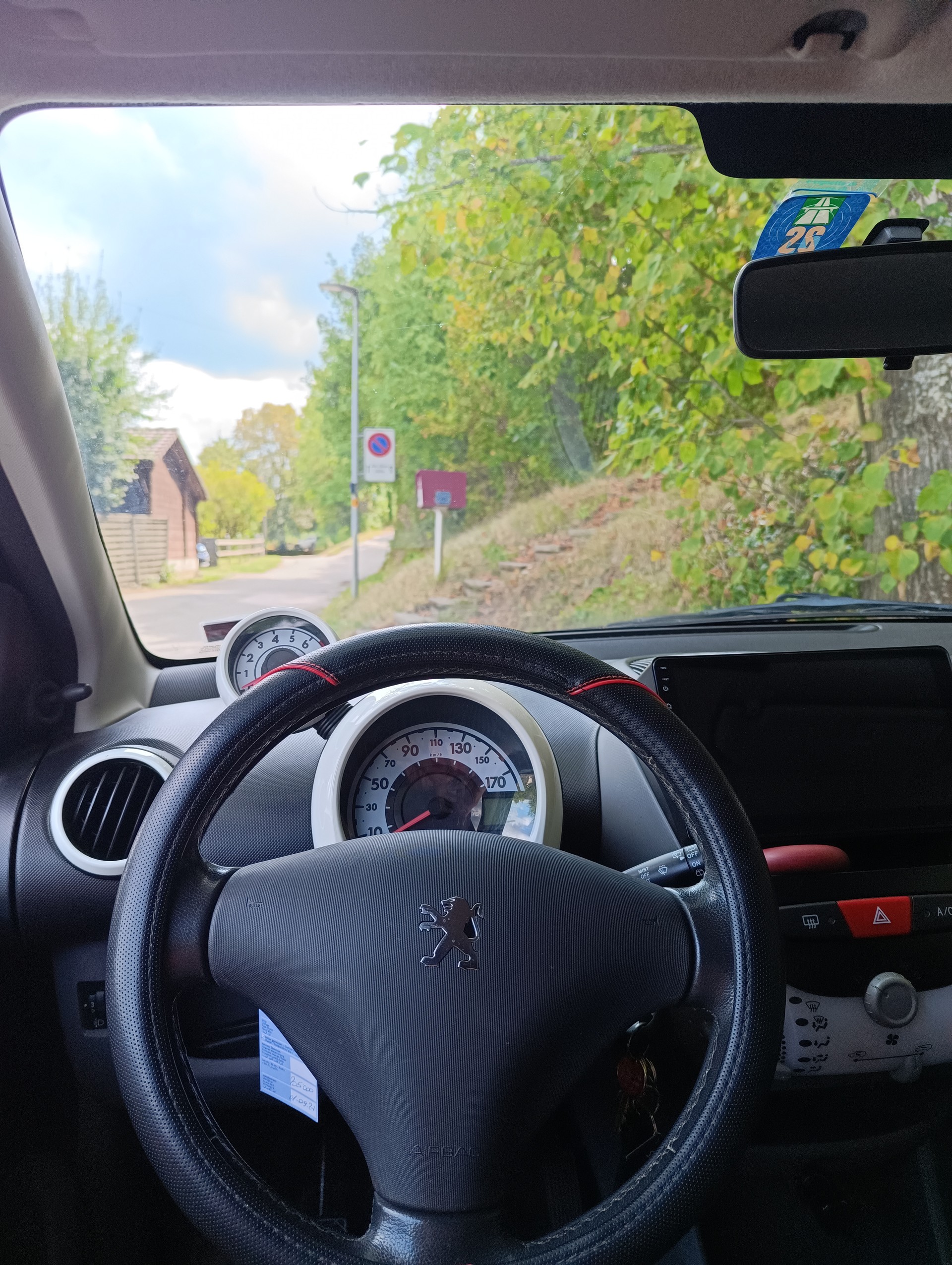 PEUGEOT 1.0 Swiss Edition-image-3