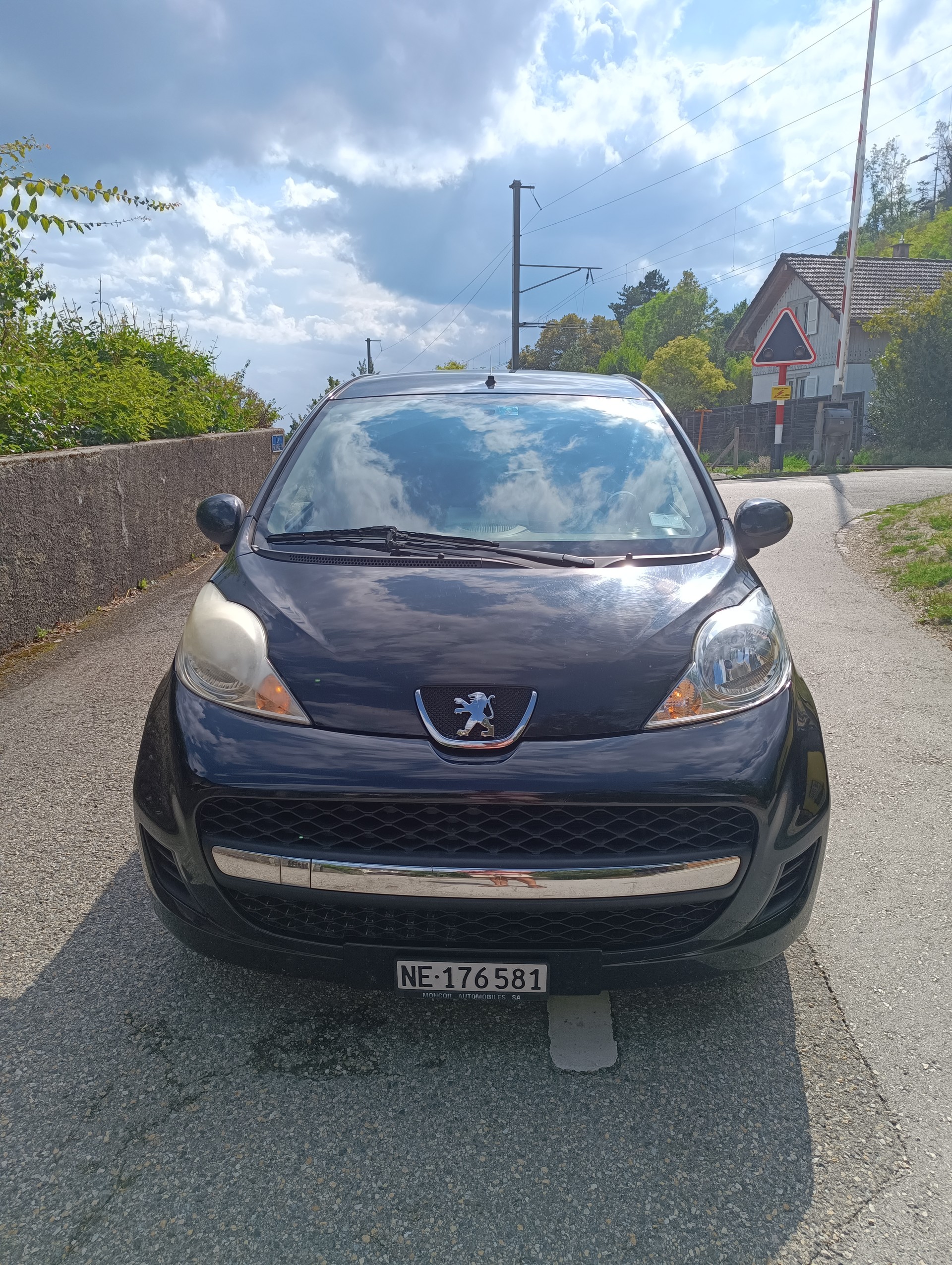 PEUGEOT 1.0 Swiss Edition-image-1