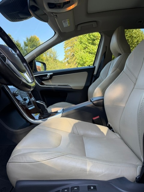 VOLVO 2.4 D5 Executive Plus AWD S/S-image-3