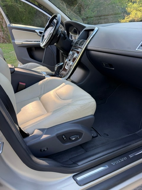 VOLVO 2.4 D5 Executive Plus AWD S/S-image-8