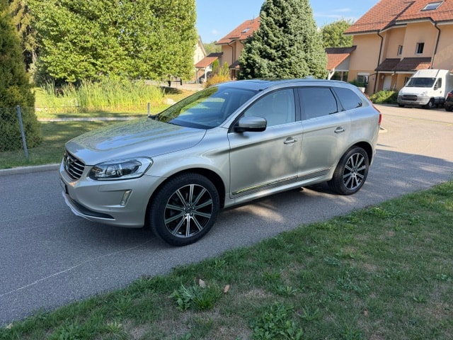VOLVO 2.4 D5 Executive Plus AWD S/S-image-1