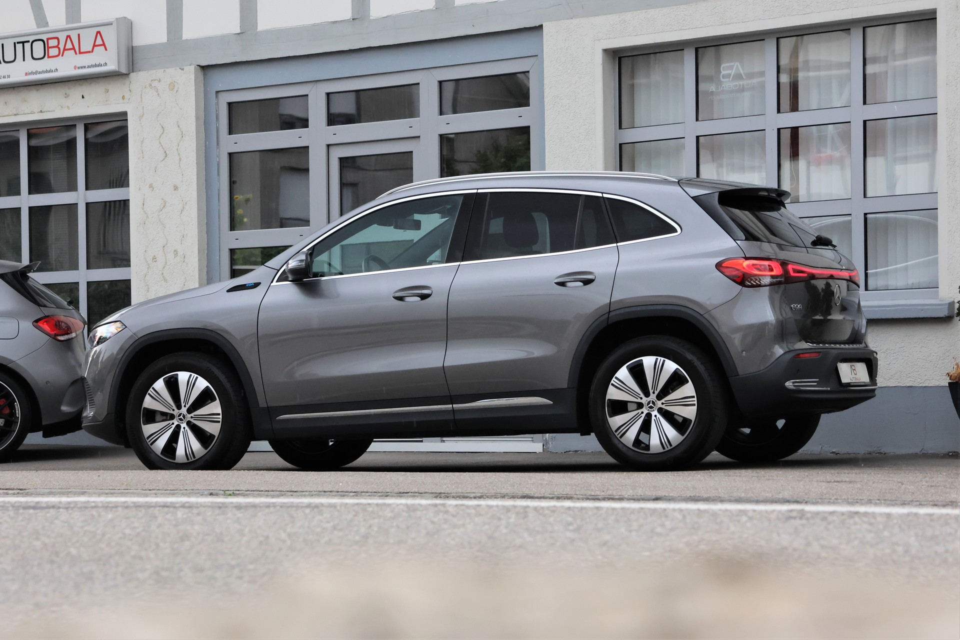 MERCEDES-BENZ EQA 250 (CH)-showroom-element-3