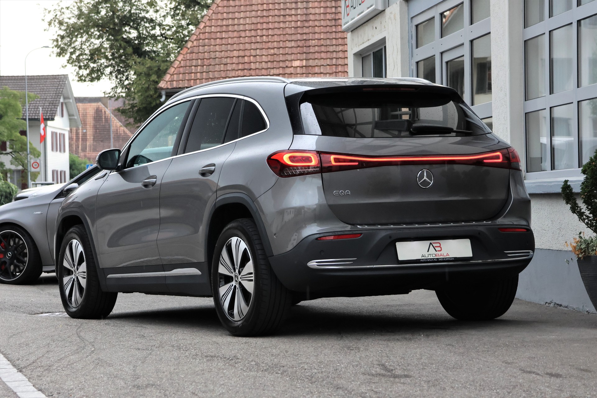 MERCEDES-BENZ EQA 250 (CH)-showroom-element-2