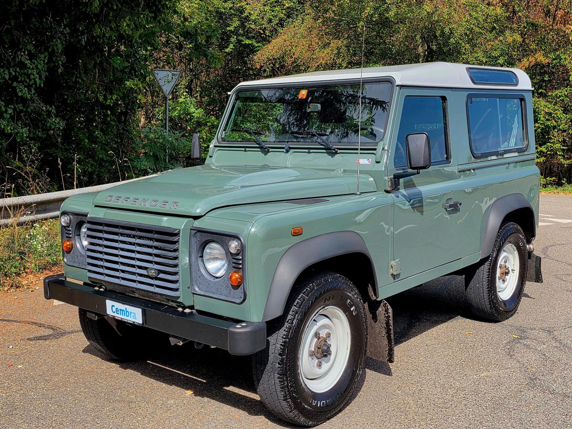 LAND ROVER Defender 90 2.2 TD4 67 Years Edition-image-0