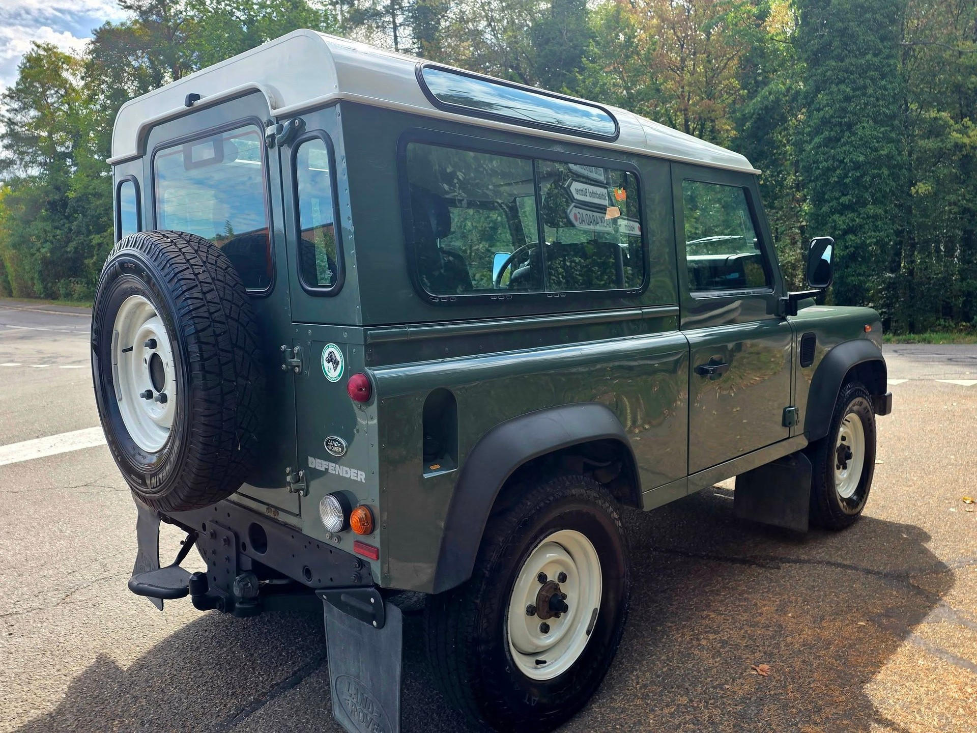 LAND ROVER Defender 90 2.2 TD4 67 Years Edition-image-10