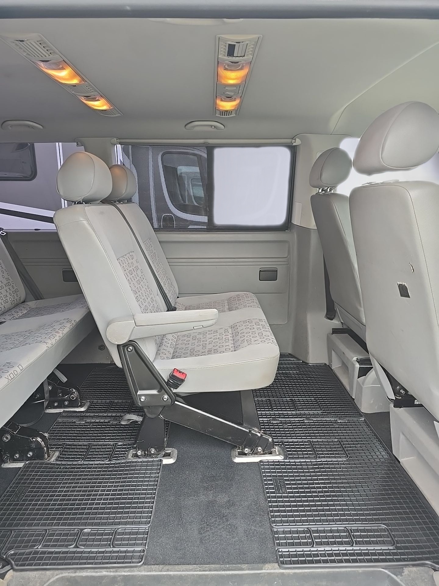 VW T5 Caravelle Comfort 2.5TDI PD 4M-image-22