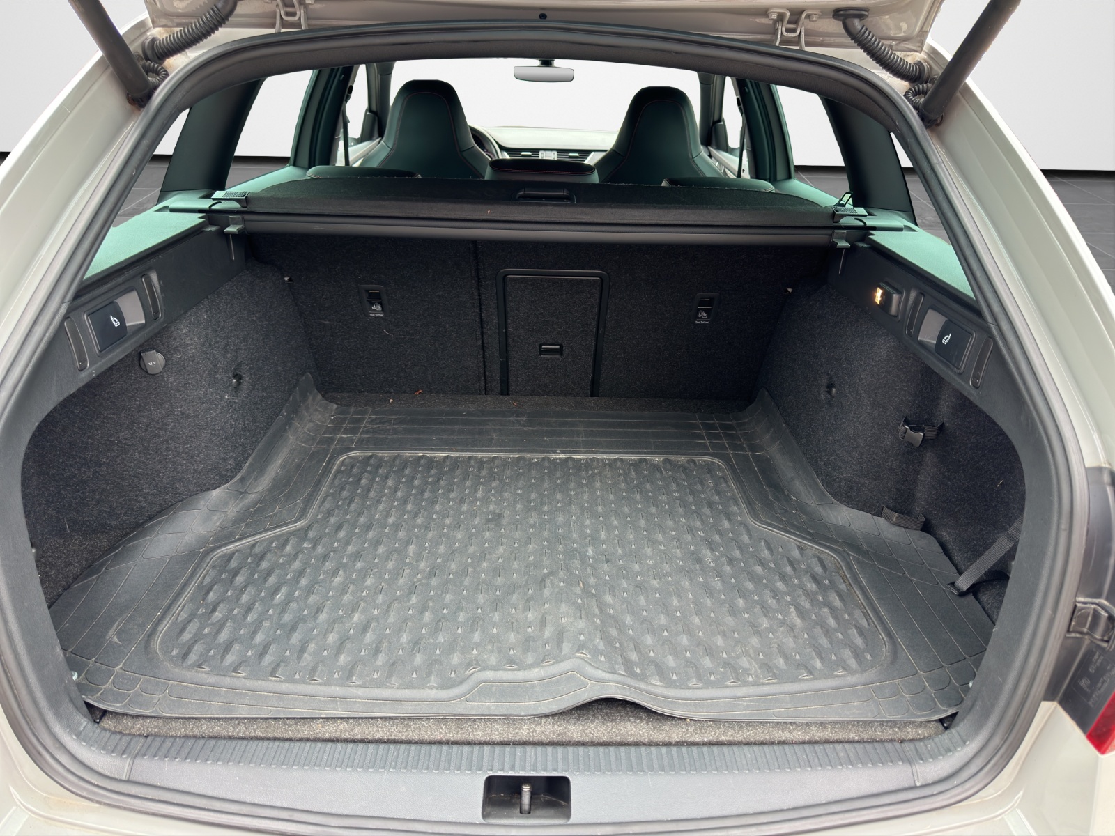 SKODA Octavia Combi 2.0 TSI RS DSG Challenge frisch ab MFK-image-15
