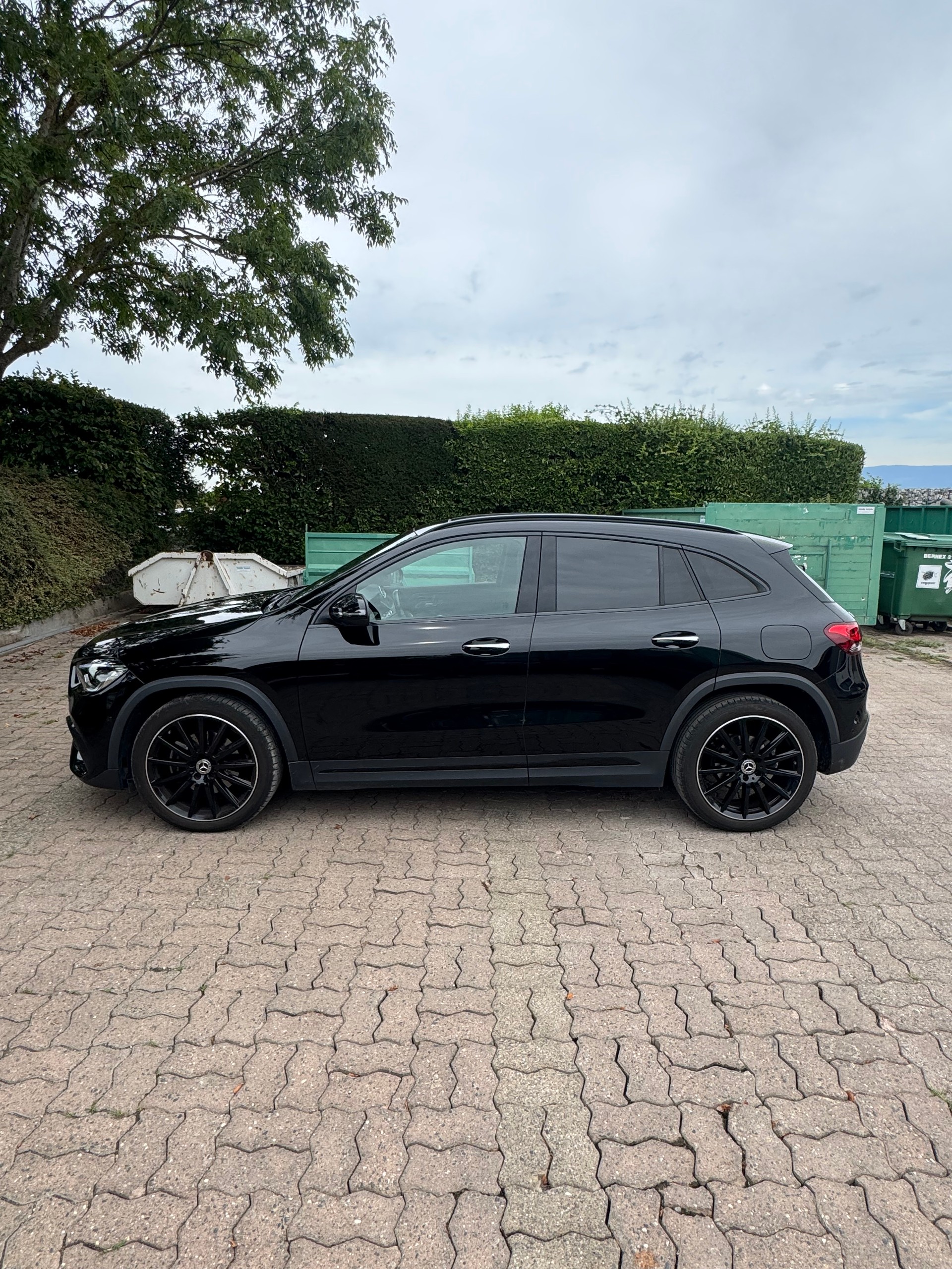 MERCEDES-BENZ GLA 200 AMG Line-image-2
