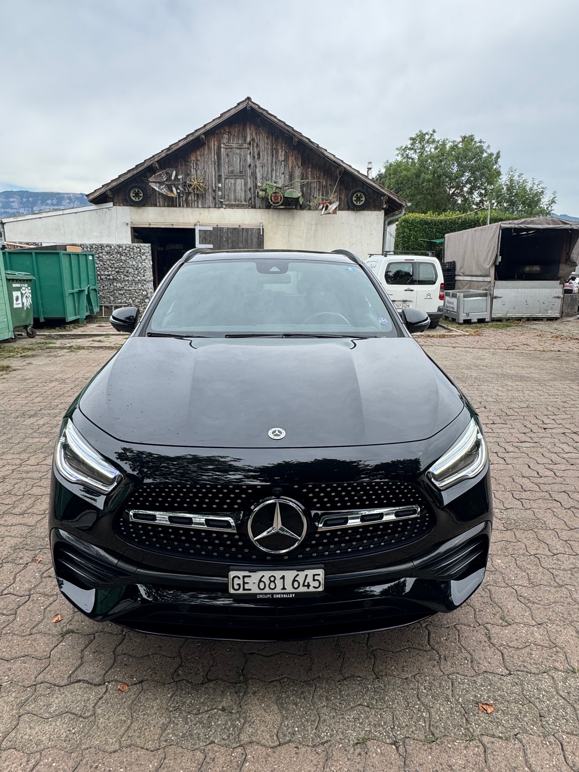 MERCEDES-BENZ GLA 200 AMG Line-image-4