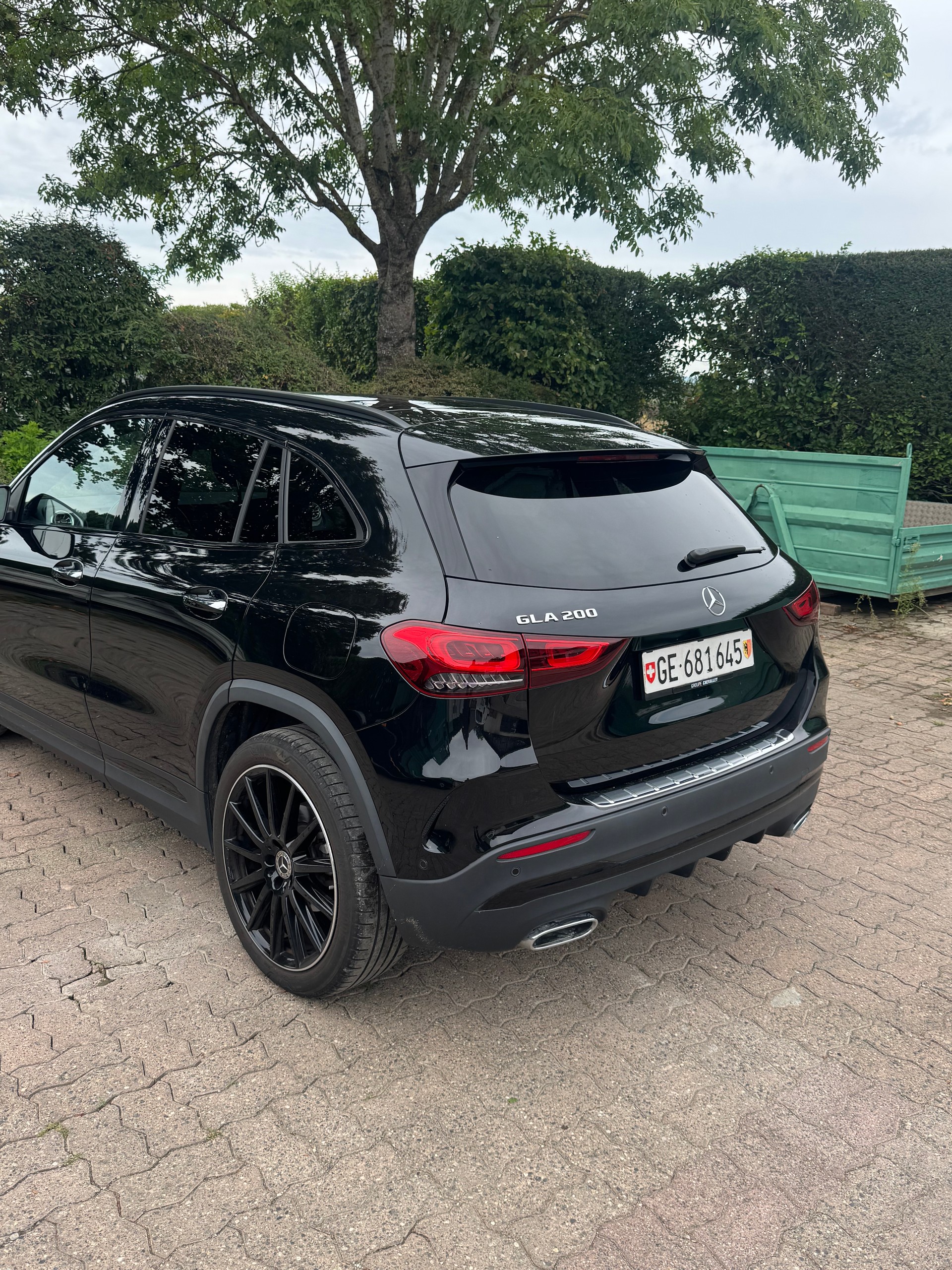 MERCEDES-BENZ GLA 200 AMG Line-image-3