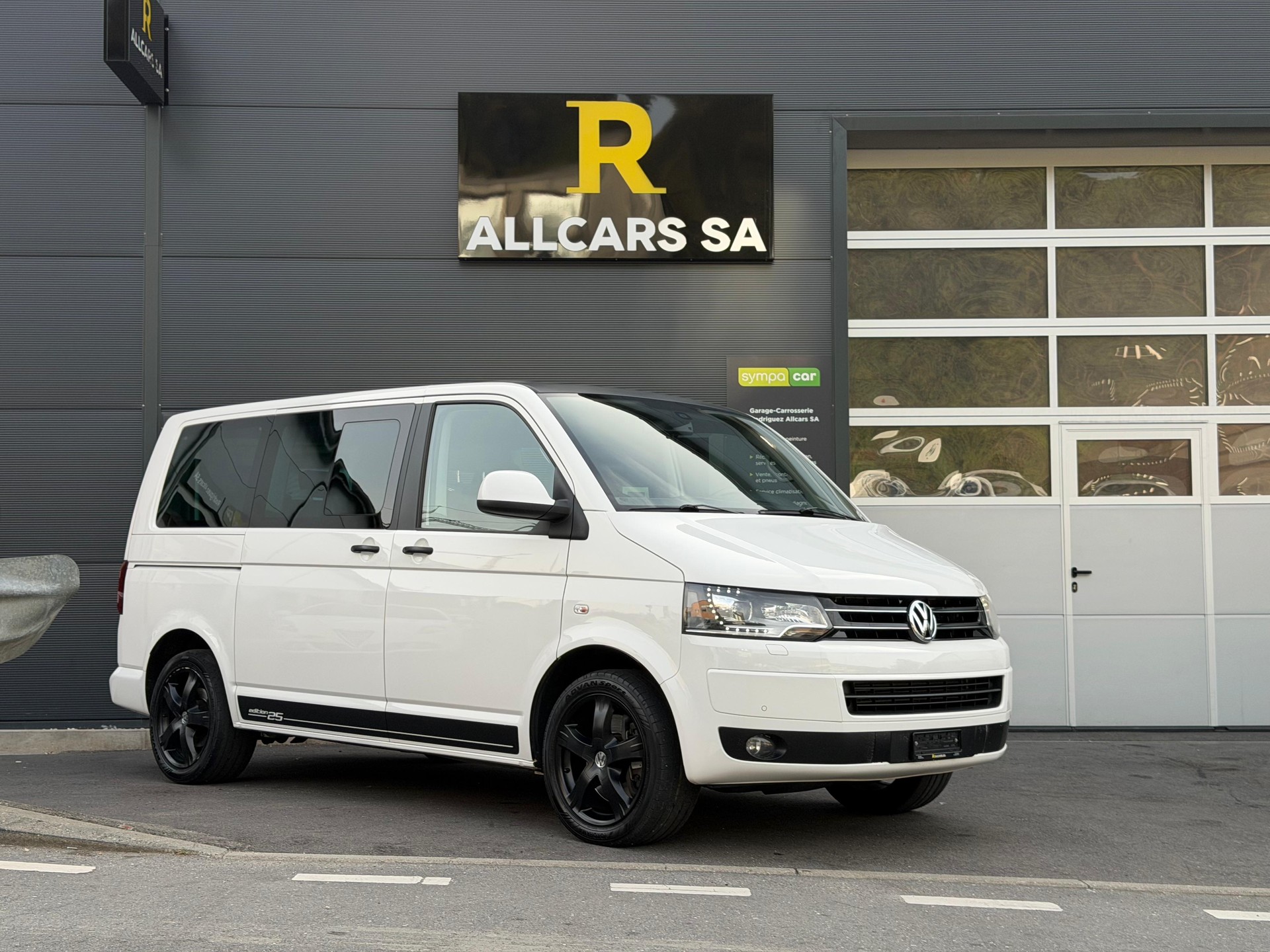 VW T5 Multivan 2.0 TSI Family Edition 25 4Motion DSG-image-0