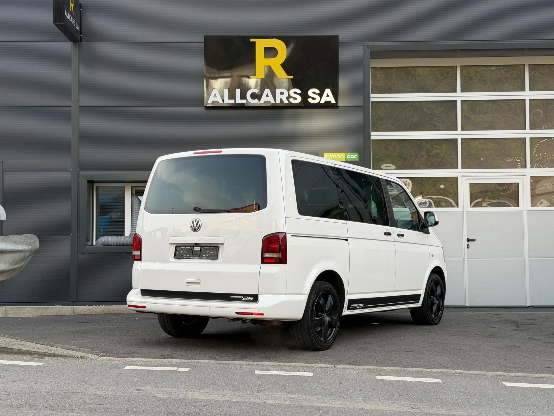VW T5 Multivan 2.0 TSI Family Edition 25 4Motion DSG-image-1