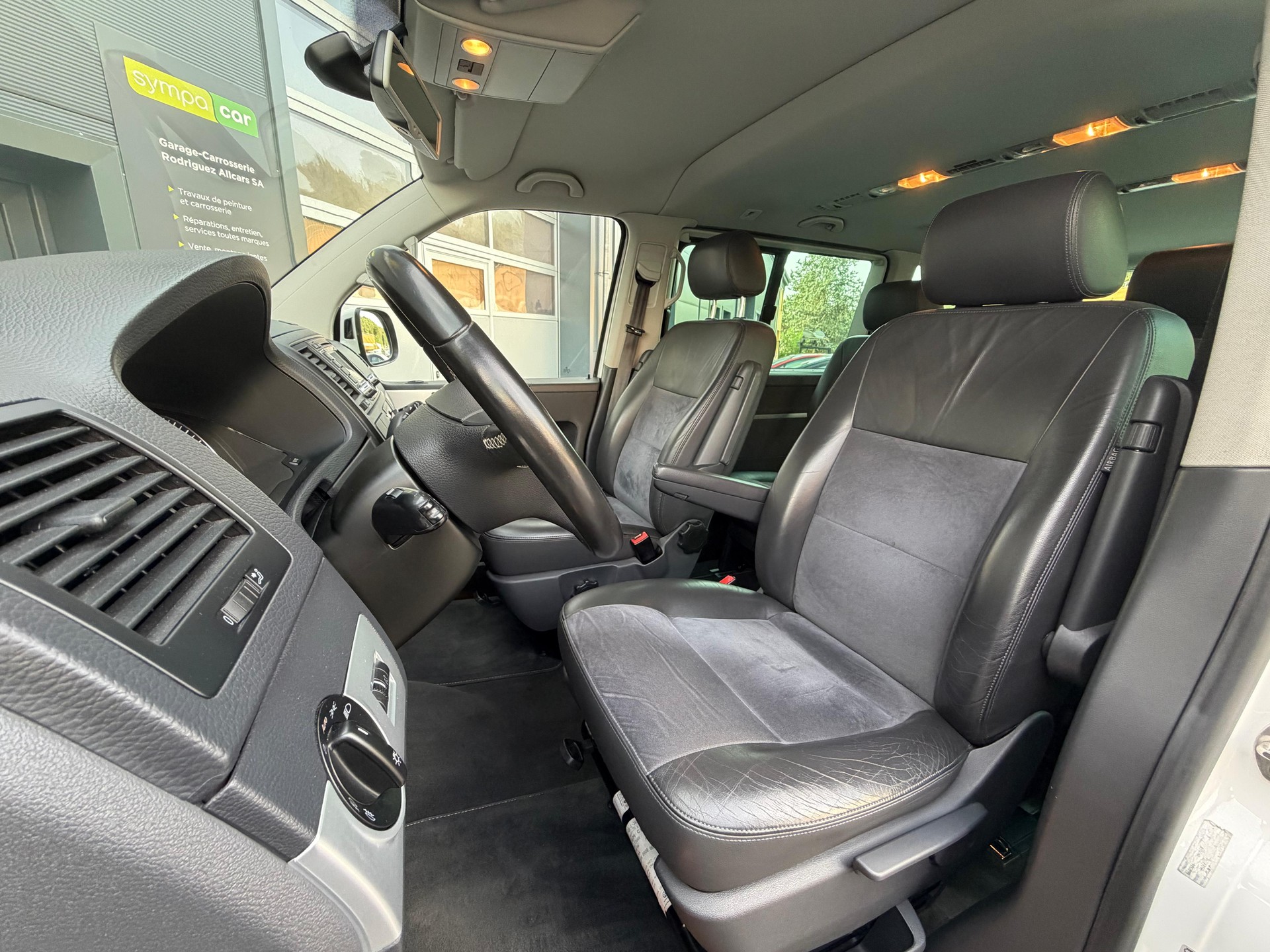 VW T5 Multivan 2.0 TSI Family Edition 25 4Motion DSG-image-3