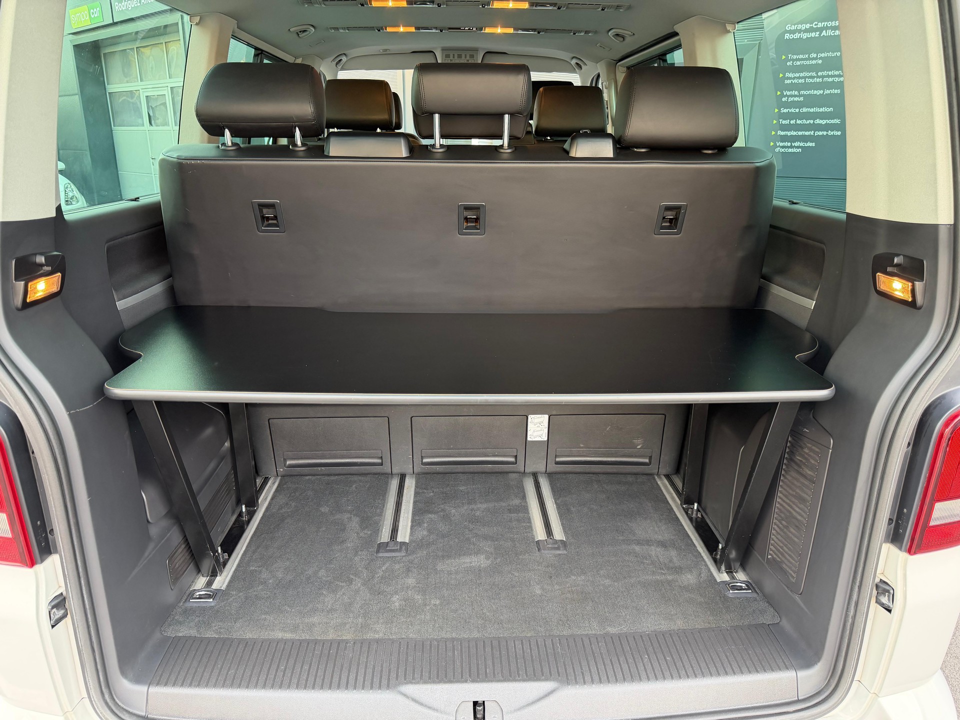 VW T5 Multivan 2.0 TSI Family Edition 25 4Motion DSG-image-12