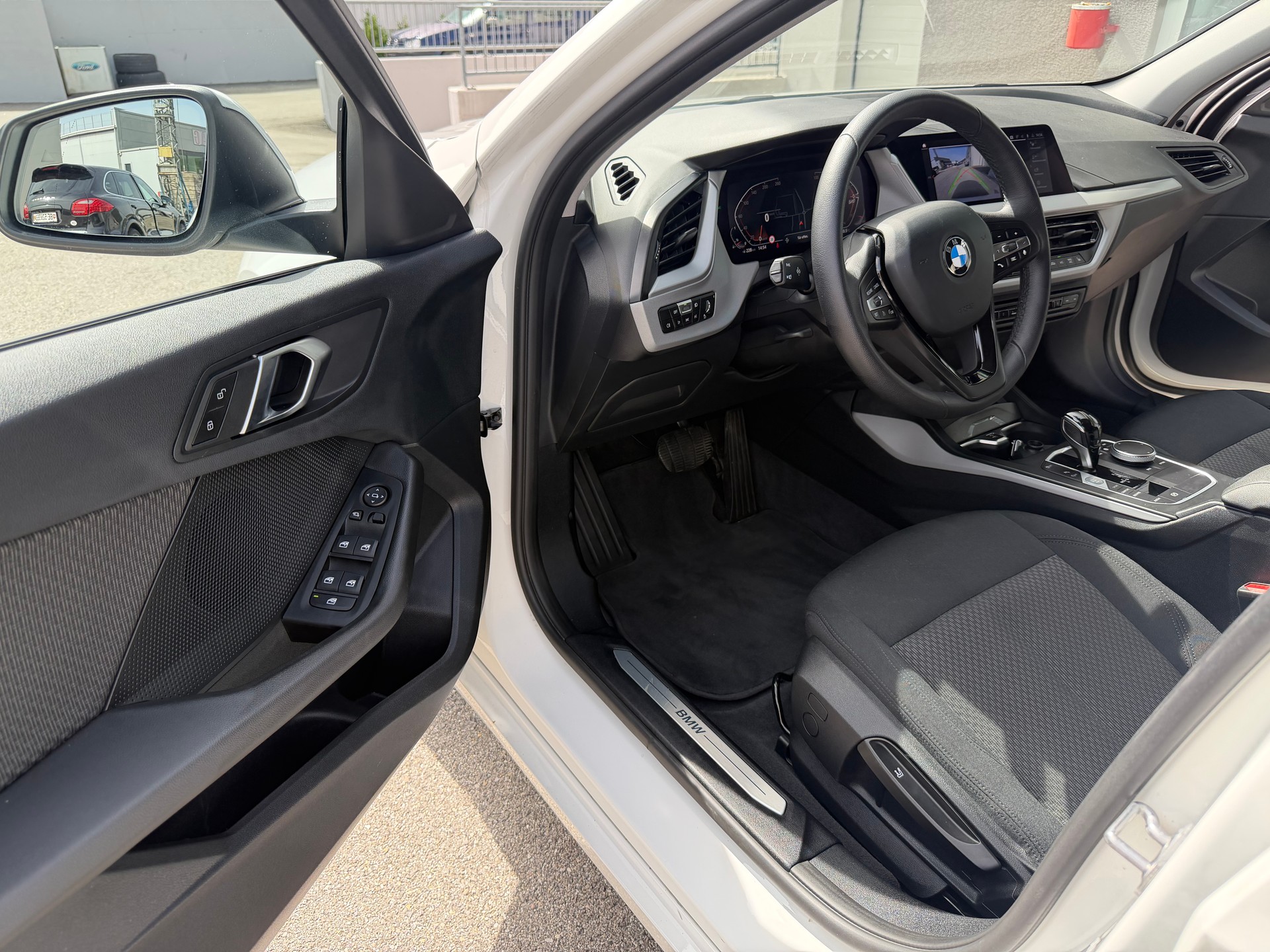 BMW 120i Steptronic-image-7