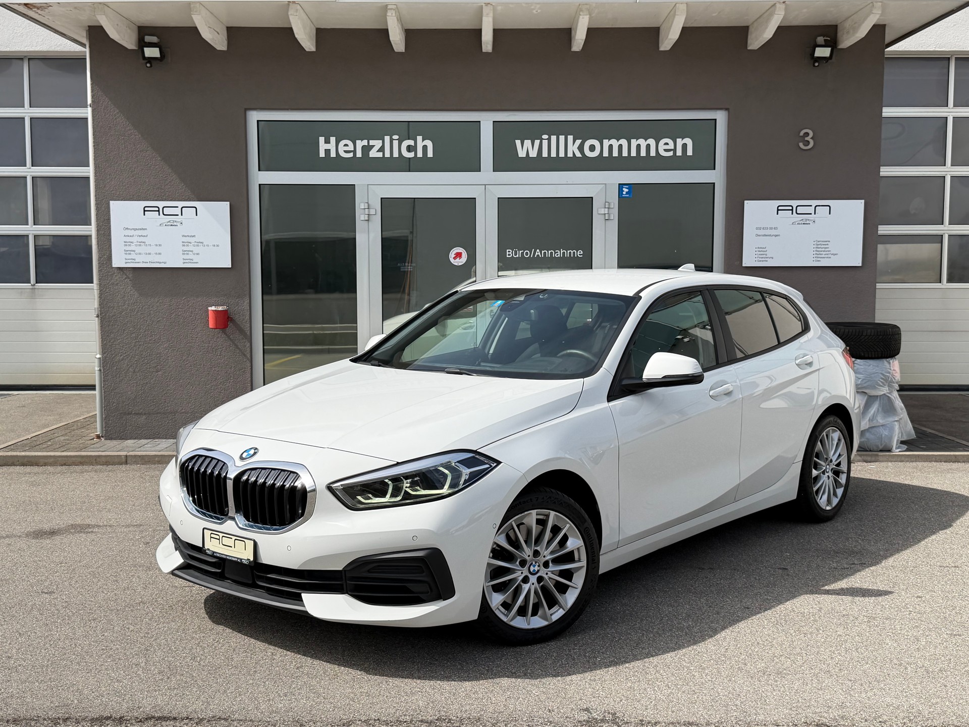 BMW 120i Steptronic-image-0