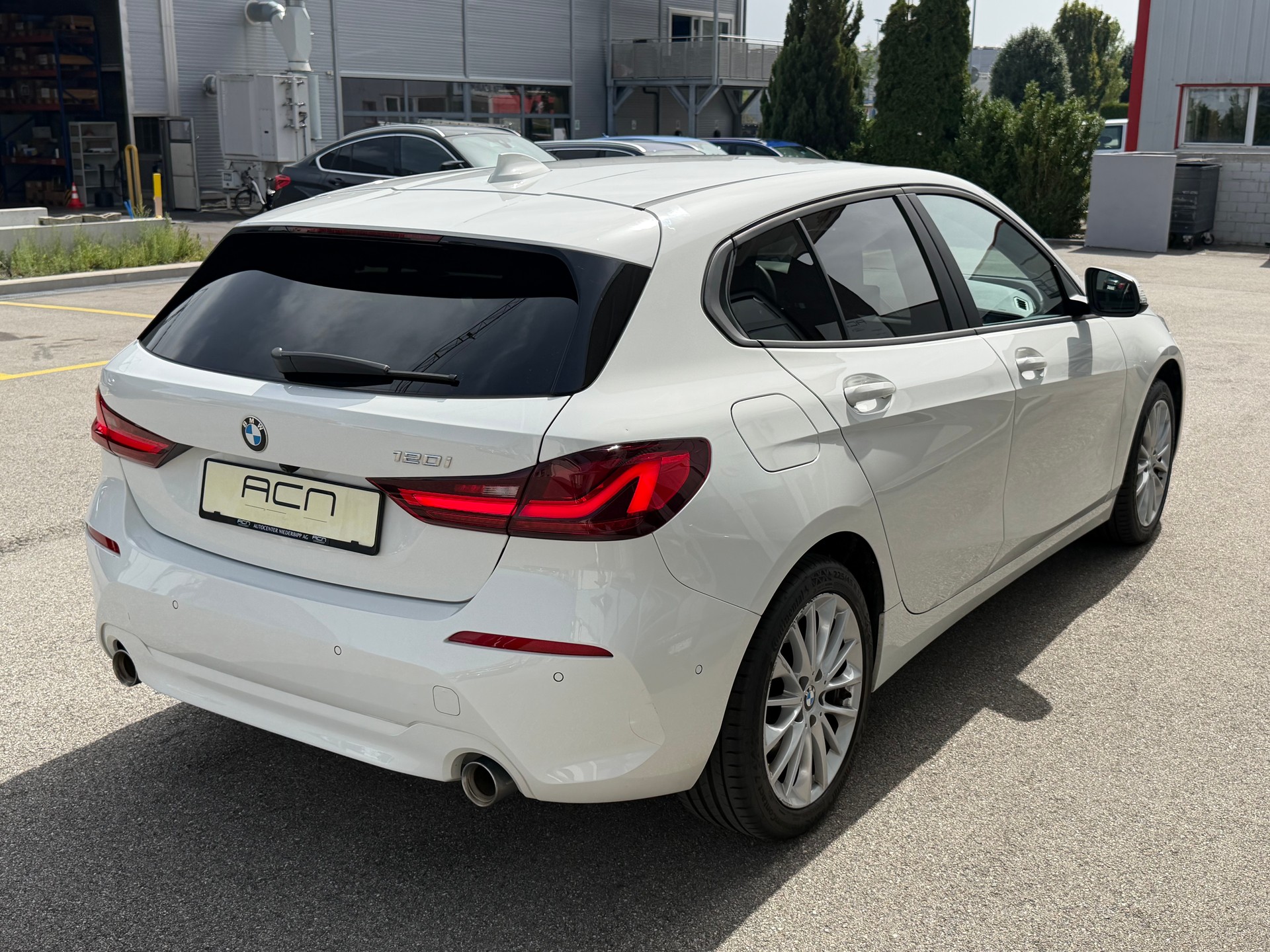 BMW 120i Steptronic-image-6