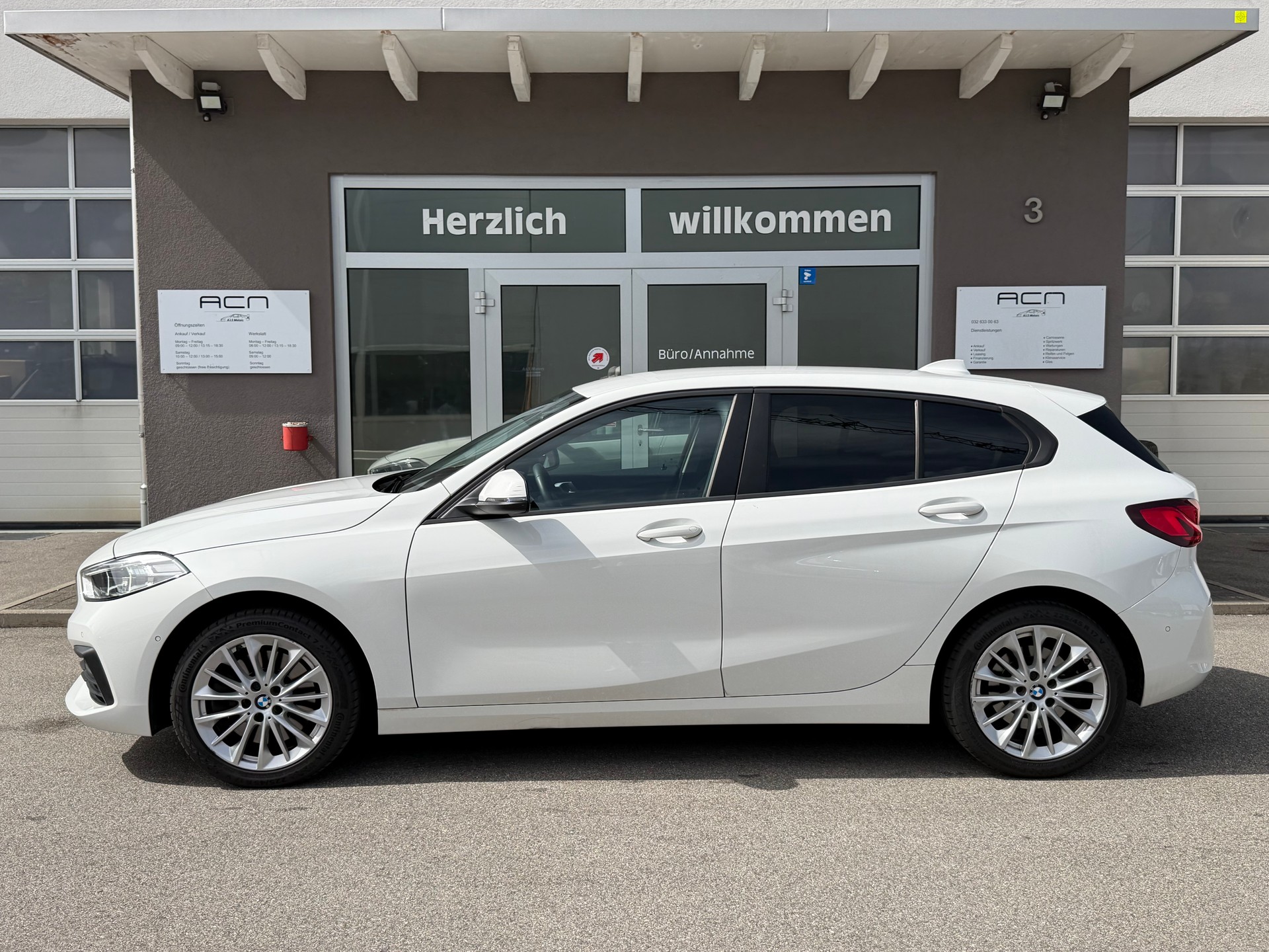 BMW 120i Steptronic-image-3