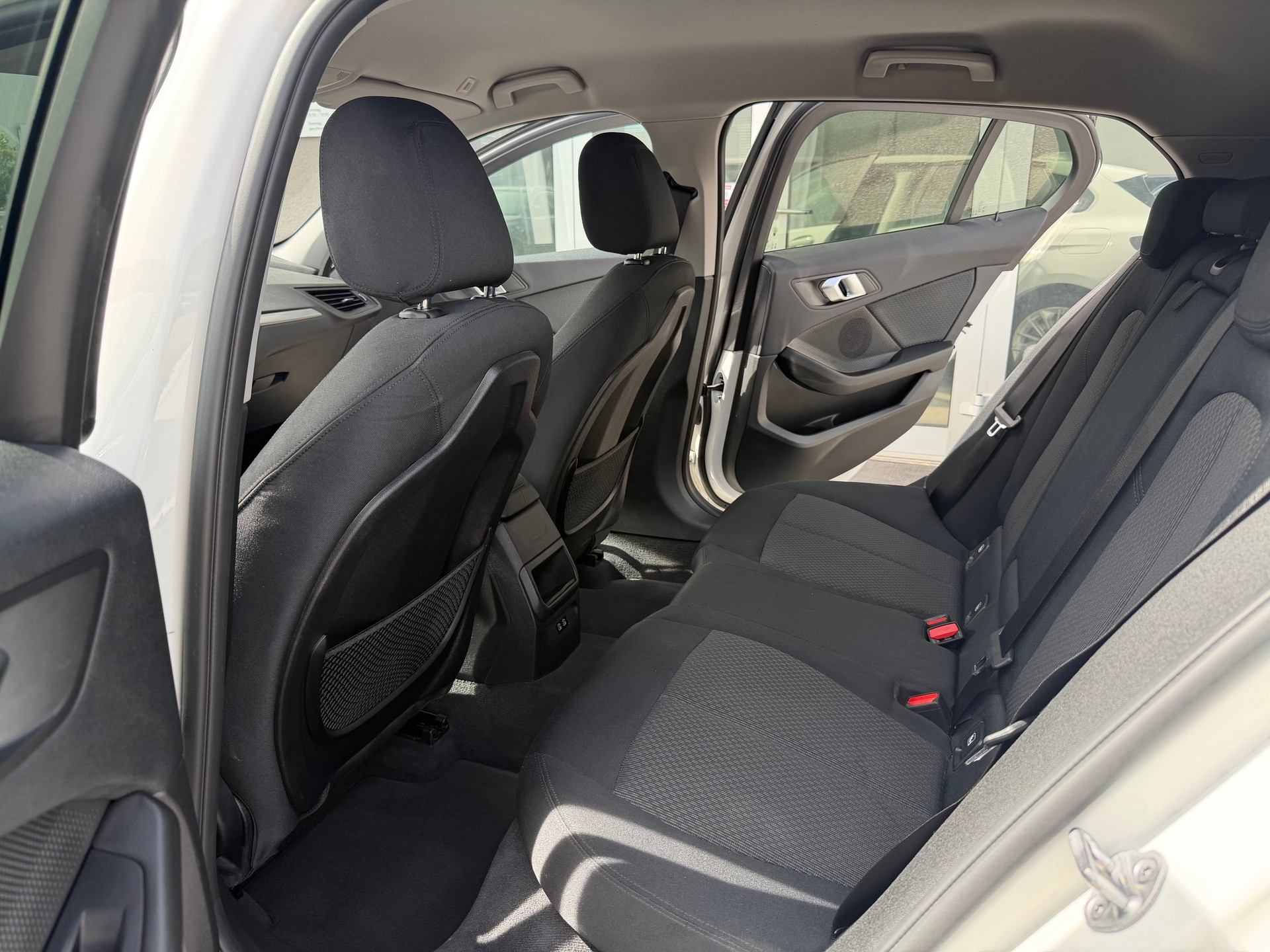 BMW 120i Steptronic-image-10