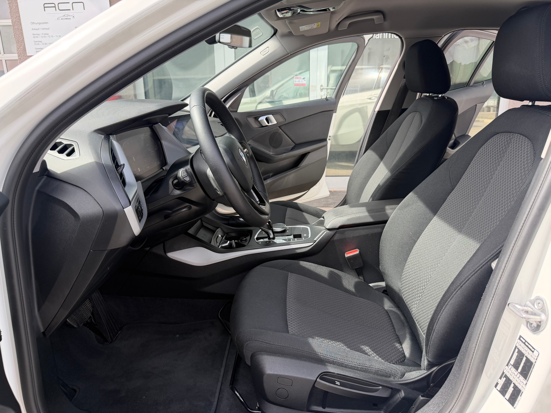 BMW 120i Steptronic-image-8
