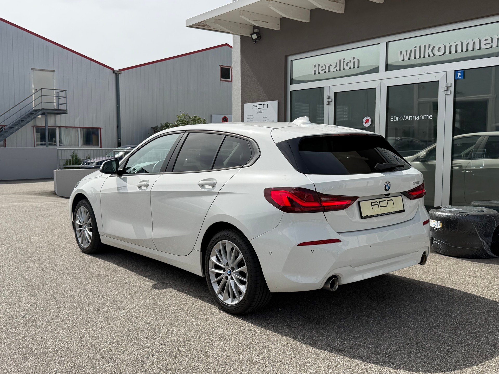 BMW 120i Steptronic-image-4