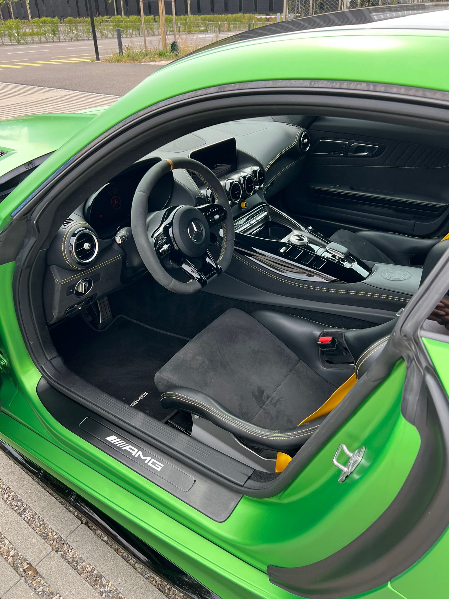 MERCEDES-BENZ AMG GT R Speedshift DCT-image-4
