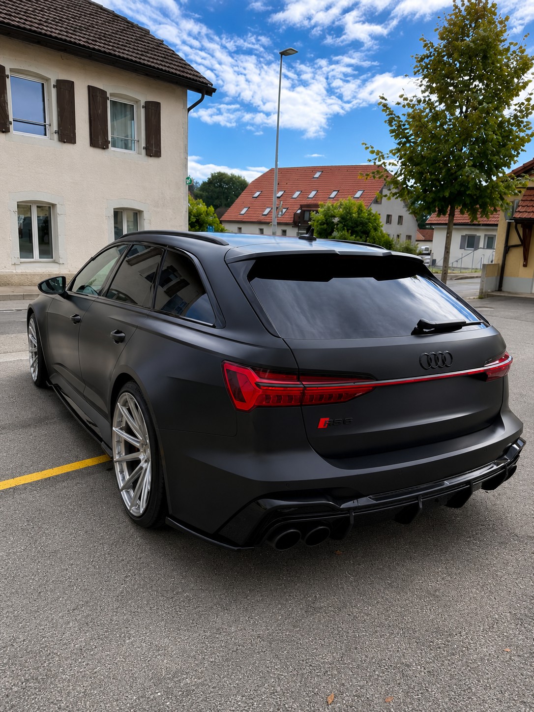 AUDI 4.0 V8 TFSI performance quattro T-Tronic-image-2