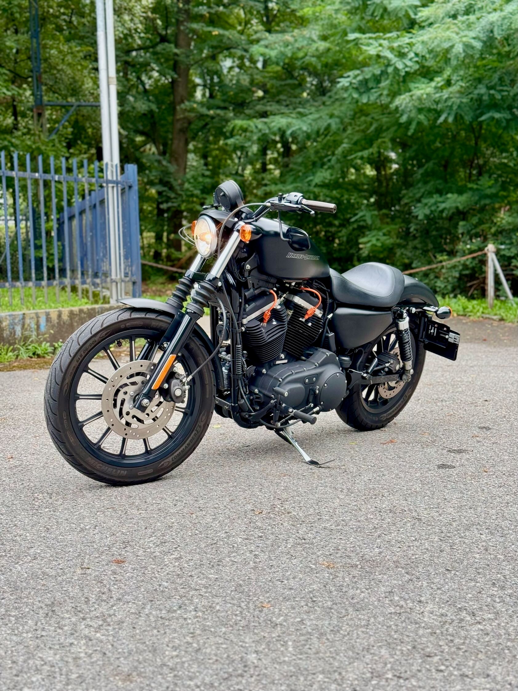HARLEY-DAVIDSON XL 883 N Sportster Iron-showroom-element-1