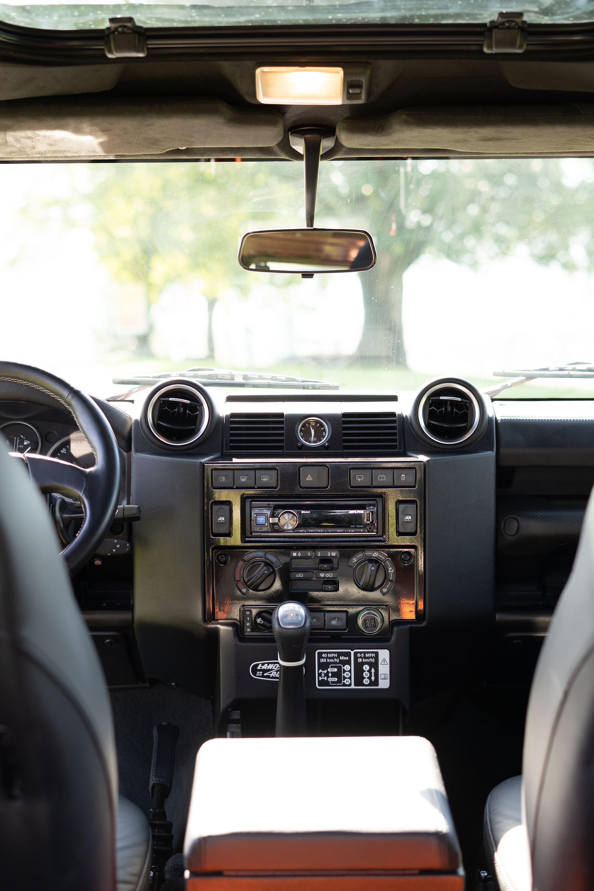 LAND ROVER DEFENDER-image-9