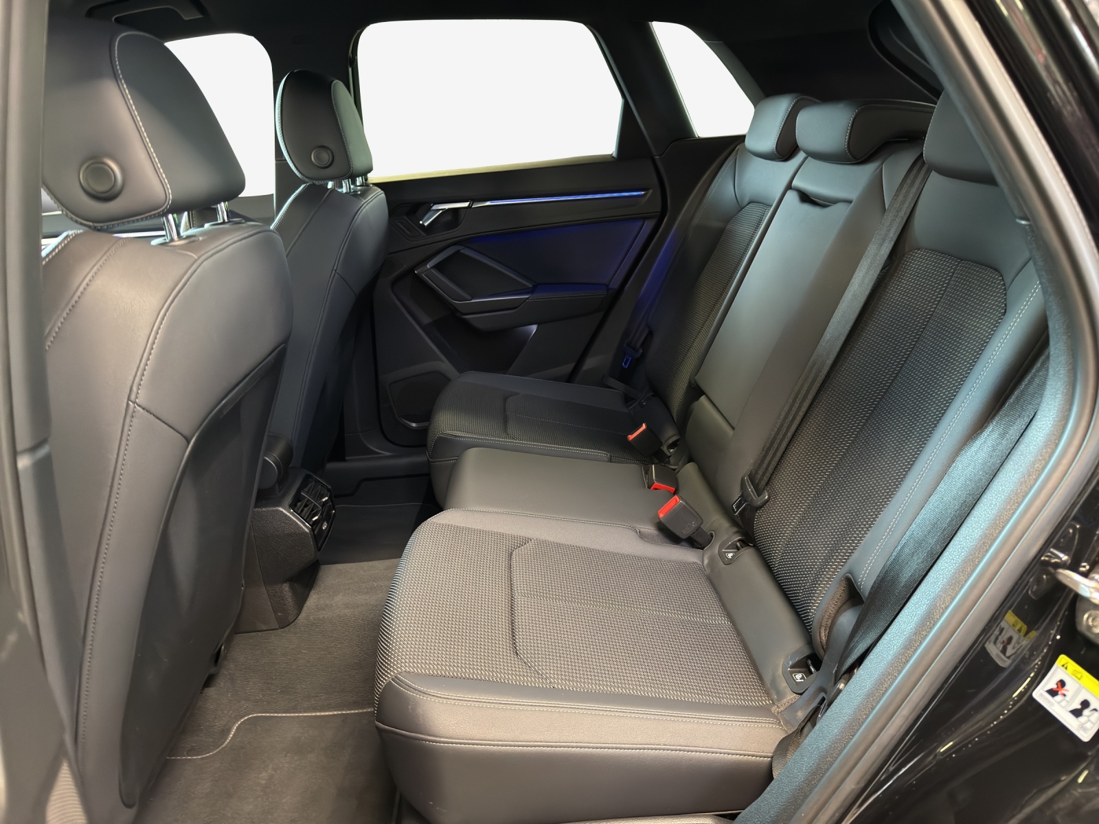 AUDI Q3 45 TFSI e Attraction S-tronic-image-12